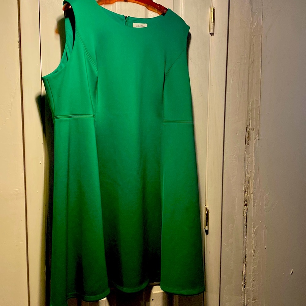 Sleeveless Calvin Klein Dress 20W.  Knee length Green.